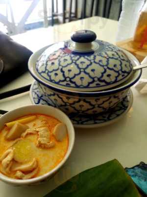 ร้านผัดไทยเชฟสมบัติ