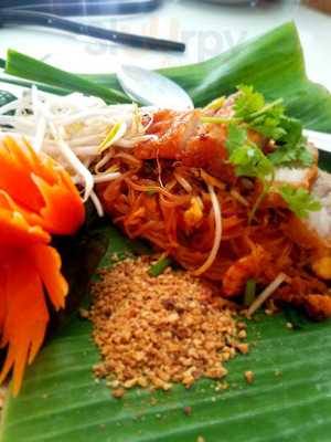 ร้านผัดไทยเชฟสมบัติ