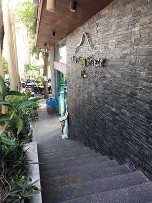 ร้านอาหารเขารังบรีซ