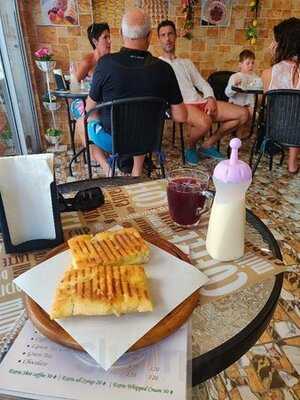 ดอล์ชี่ย์ แอนด์ เดลิชิเอ้