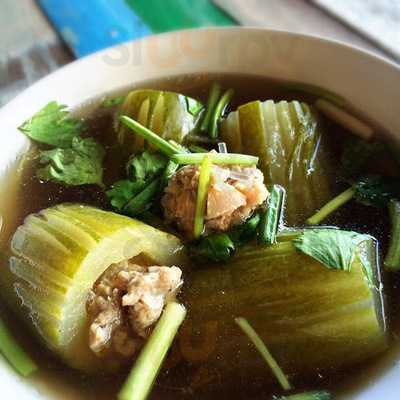 ร้านอาหาร แหลมพรหมเทพ