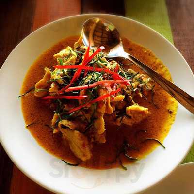 ร้านอาหาร แหลมพรหมเทพ