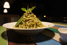 ร้านอาหาร แหลมพรหมเทพ