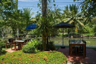 ห้องอาหาร บ้านเรือริมคลอง