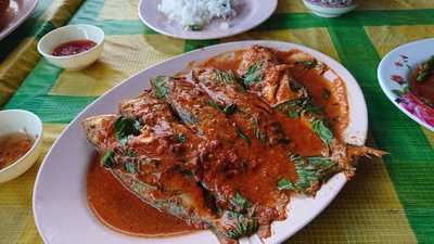 สวนอาหาร คนทีริมน้ำ