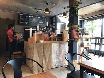 อัตสึมิ รอว์ คาเฟ่