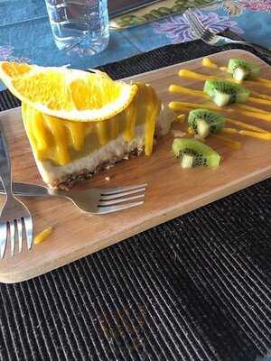 อัตสึมิ รอว์ คาเฟ่