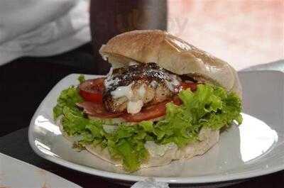 ร้านอาหารอัพทูยู