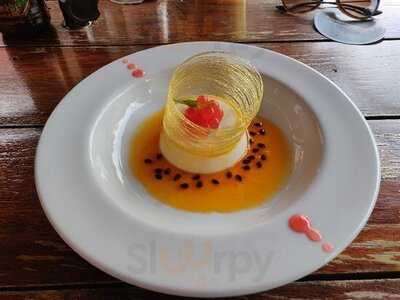 ฟาร์มเฮ้าส์ เรสเตอรองท์ ระนอง