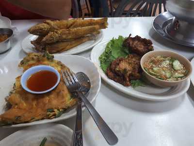 ร้านกันเอง