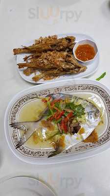 ร้านกันเอง