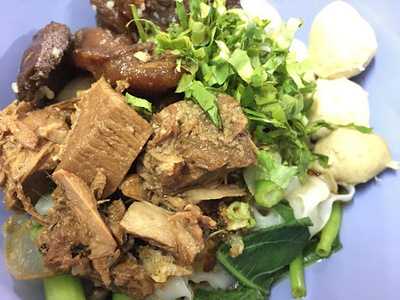 ก๋วยเตี๋ยวเรือเฉินหลง