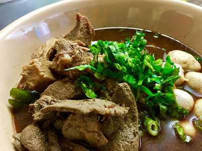 ก๋วยเตี๋ยวเรือเฉินหลง