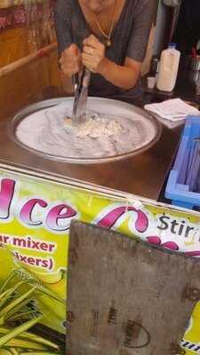 เรื่องของไอติมและโรตี