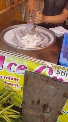 เรื่องของไอติมและโรตี