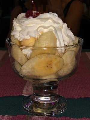 Writers Club & Wine Bar