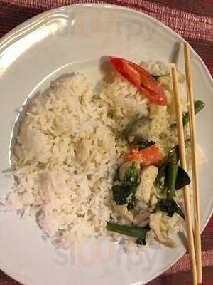 Writers Club & Wine Bar