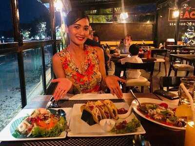 เดอะ บีช ซีฟู้ด แอนด์ กริลล์