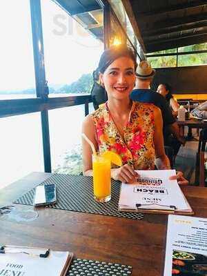 เดอะ บีช ซีฟู้ด แอนด์ กริลล์