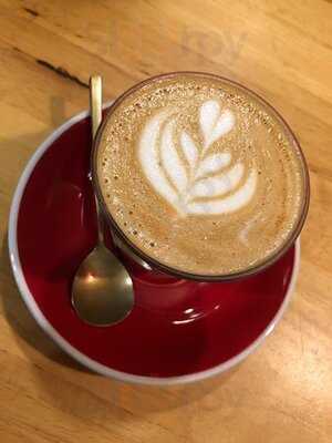 เดอะลาร์เดอร์ คาเฟ่ แอนด์ บาร์