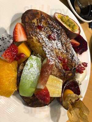 เดอะลาร์เดอร์ คาเฟ่ แอนด์ บาร์