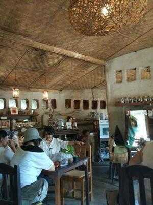 ดินดี คาเฟ่ 