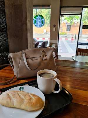 สตาร์บัคส์ สาขา ท่าแพ