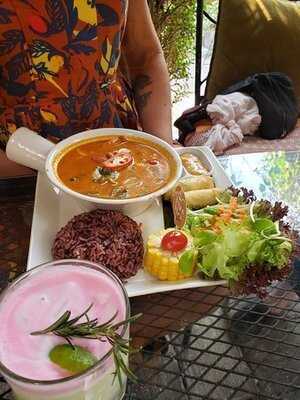 บ้านบุรี คาเฟ่ แอนด์ เรสเทอรองค์