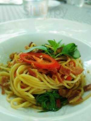 Eat On Earth Restaurant And Bakery