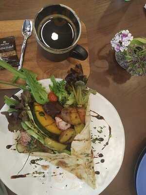 Ember Coffee & Eatery