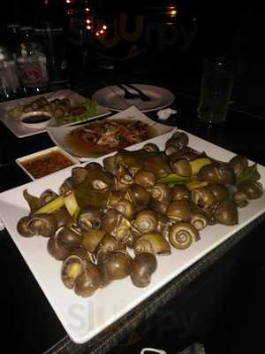 ตะวันแดงสาดแสงเดือน (มหาชน) ณ สุรินทร์