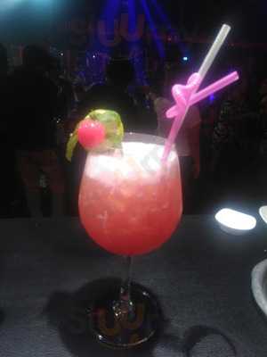 ตะวันแดงสาดแสงเดือน (มหาชน) ณ สุรินทร์