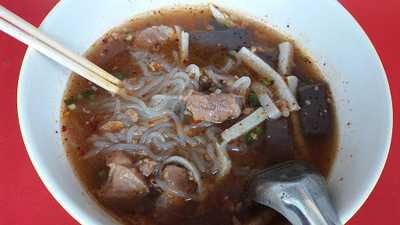 ตะวันแดงสาดแสงเดือน (มหาชน) ณ สุรินทร์