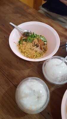 ร้านนกแล ก๋วยเตี๋ยวต้มยำสุโขทัย