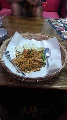 ก๋วยเตี๋ยวต้มยำไข่หวาน