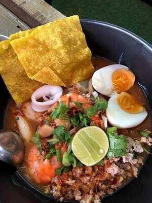 ก๋วยเตี๋ยวต้มยำไข่หวาน