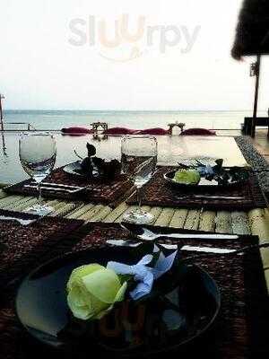 อินเลิฟ บาร์ แอนด์ เรสเตอรองส์