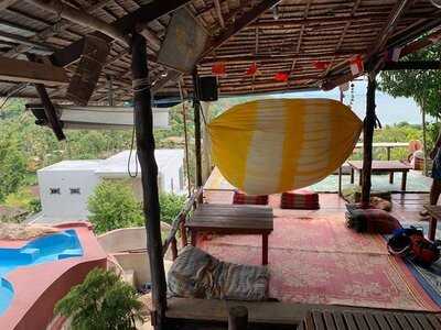 Mae Haad Tree House Bar
