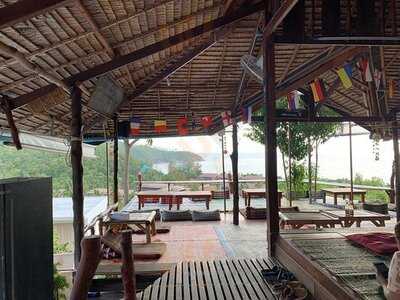 Mae Haad Tree House Bar