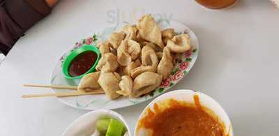 ก๋วยเตี๋ยวสามบาท