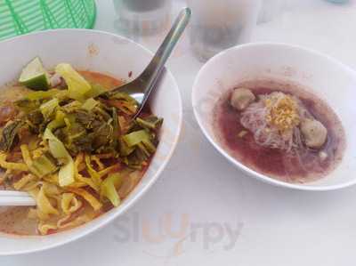 ก๋วยเตี๋ยวสามบาท