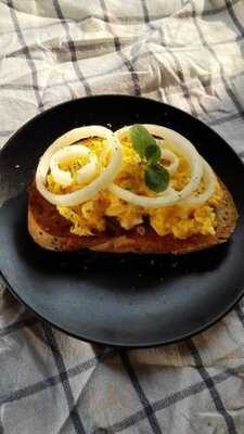 รัตน์ รัตน์ คิทเช่น แอนด์ คาเฟ่