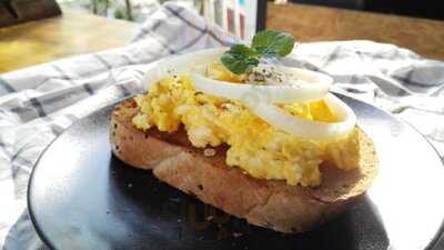 รัตน์ รัตน์ คิทเช่น แอนด์ คาเฟ่