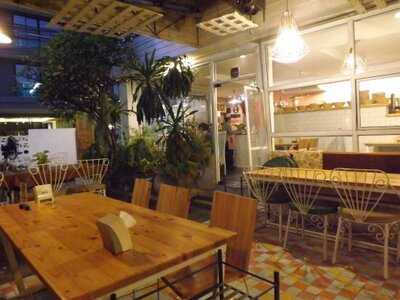 ร้านอาหาร เกียรตินำ