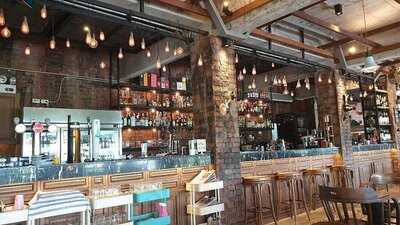 เดย์ & ไนท์ ออฟ สุราษธานี