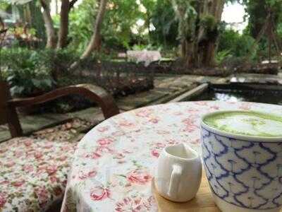 สวีททรี ฟรุ๊ตจูซ แอนด์ คอฟฟี่