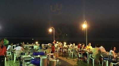 ร้านอาหาร กลางเลซีฟู้ด