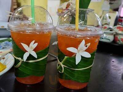 ร้านอาหาร ไม้กลางกรุง