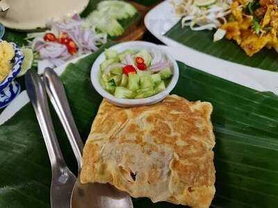 ร้านอาหาร ไม้กลางกรุง