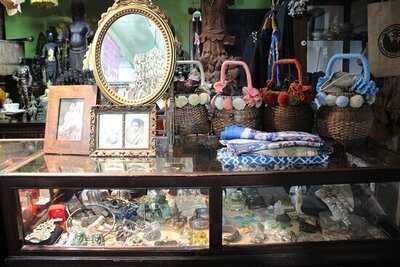 ร้านอาหาร ไม้กลางกรุง